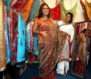 Neue Saris für die Damen