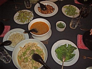 Welche Gerichte von der Nasi Ulam Tafel