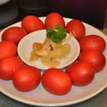 Rote Eier und eingelegt Eier